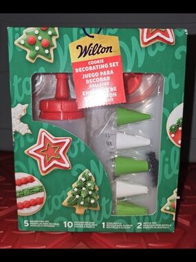 NWT - Wilton Cookie Decorating Kit
